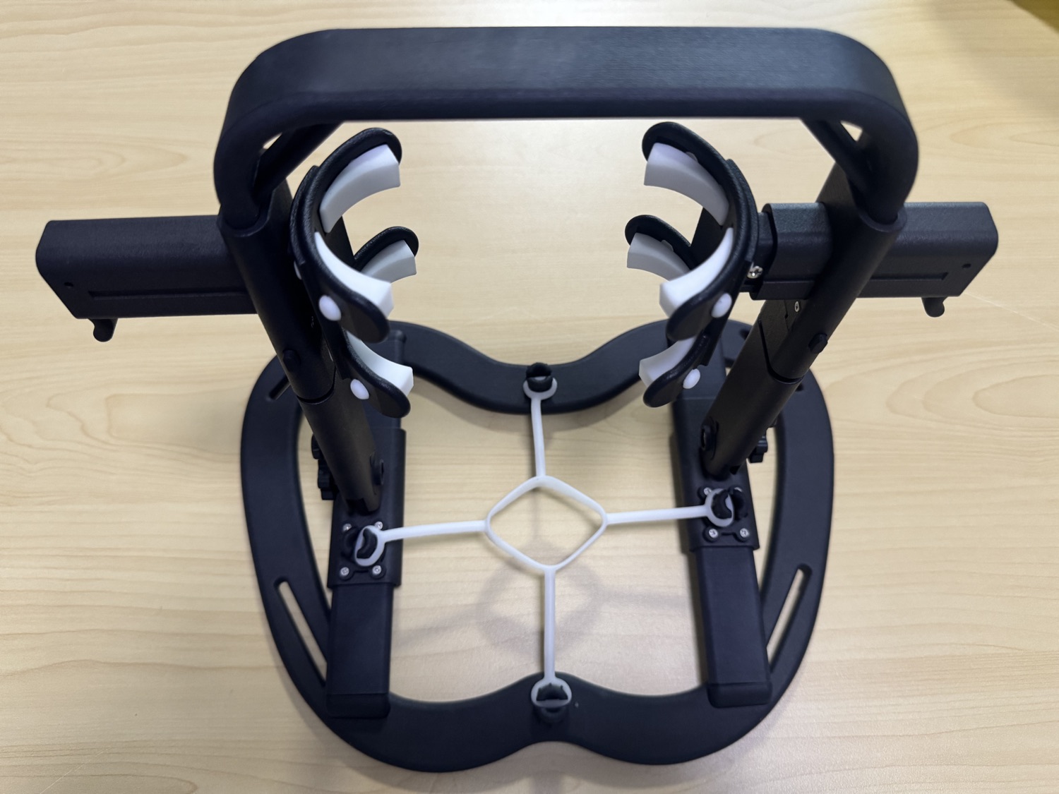 Close-up of retention component and locking hardware