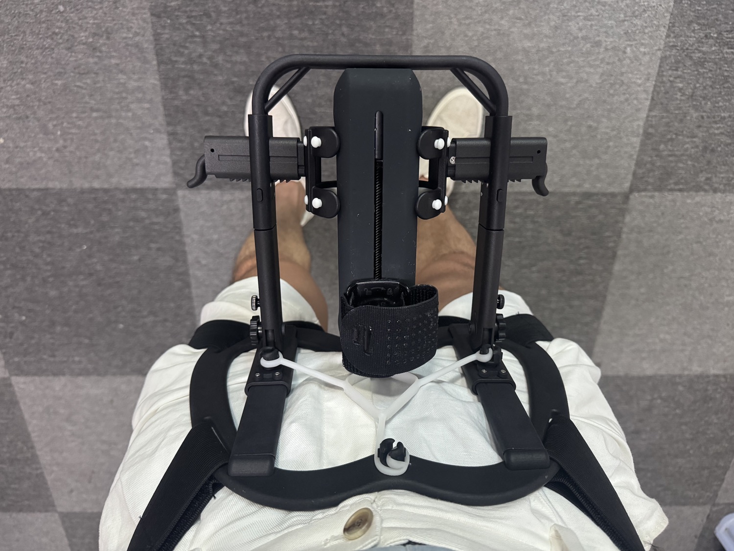 Top view fit reference showing the mount position and straps